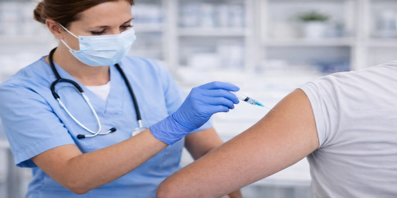 How does the Cuban cancer vaccine activate the immune system?